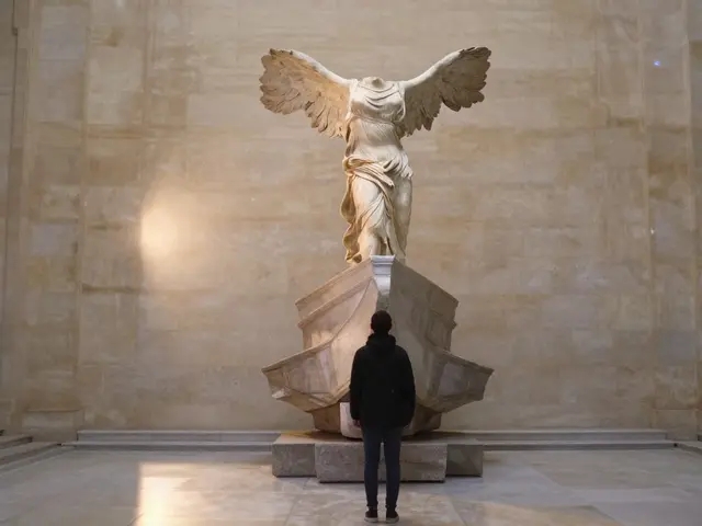 From Novice to Expert: How an Escort Louvre Can Transform Your Visit