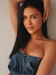 Cecilia escort a Parigi