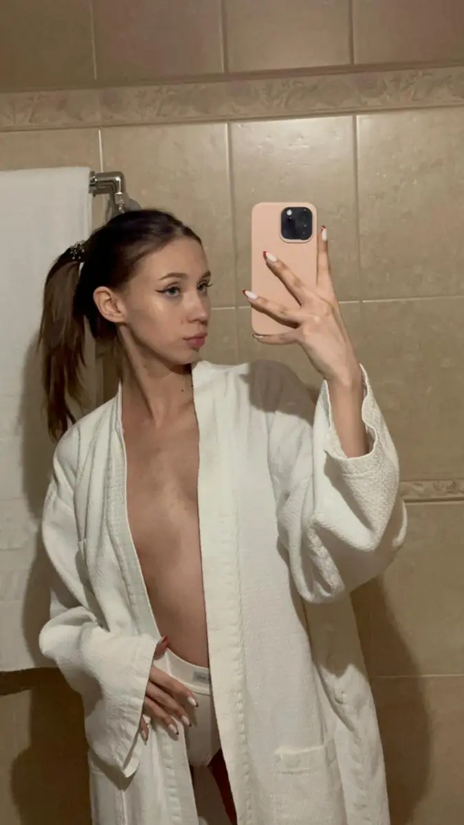 Emma escort a Parigi