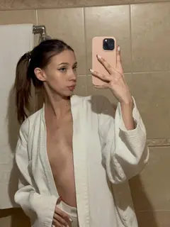 Emma escort a Parigi