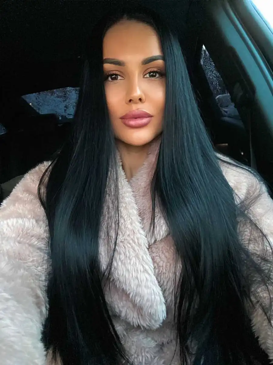 Julia escort in Paris