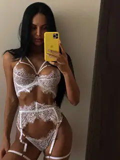 Julia escort in Paris