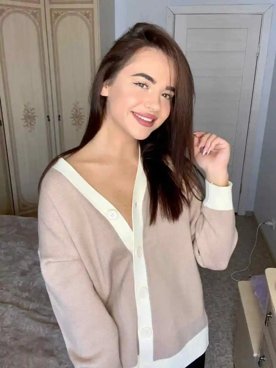 Karina escort a Parigi