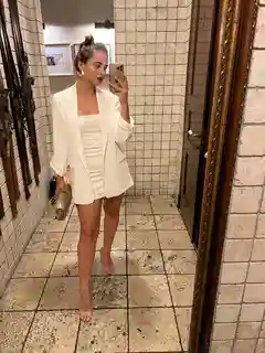 Karina escort a Parigi