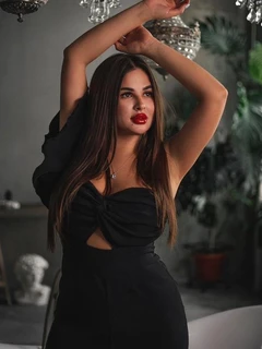 Kira escort in Paris