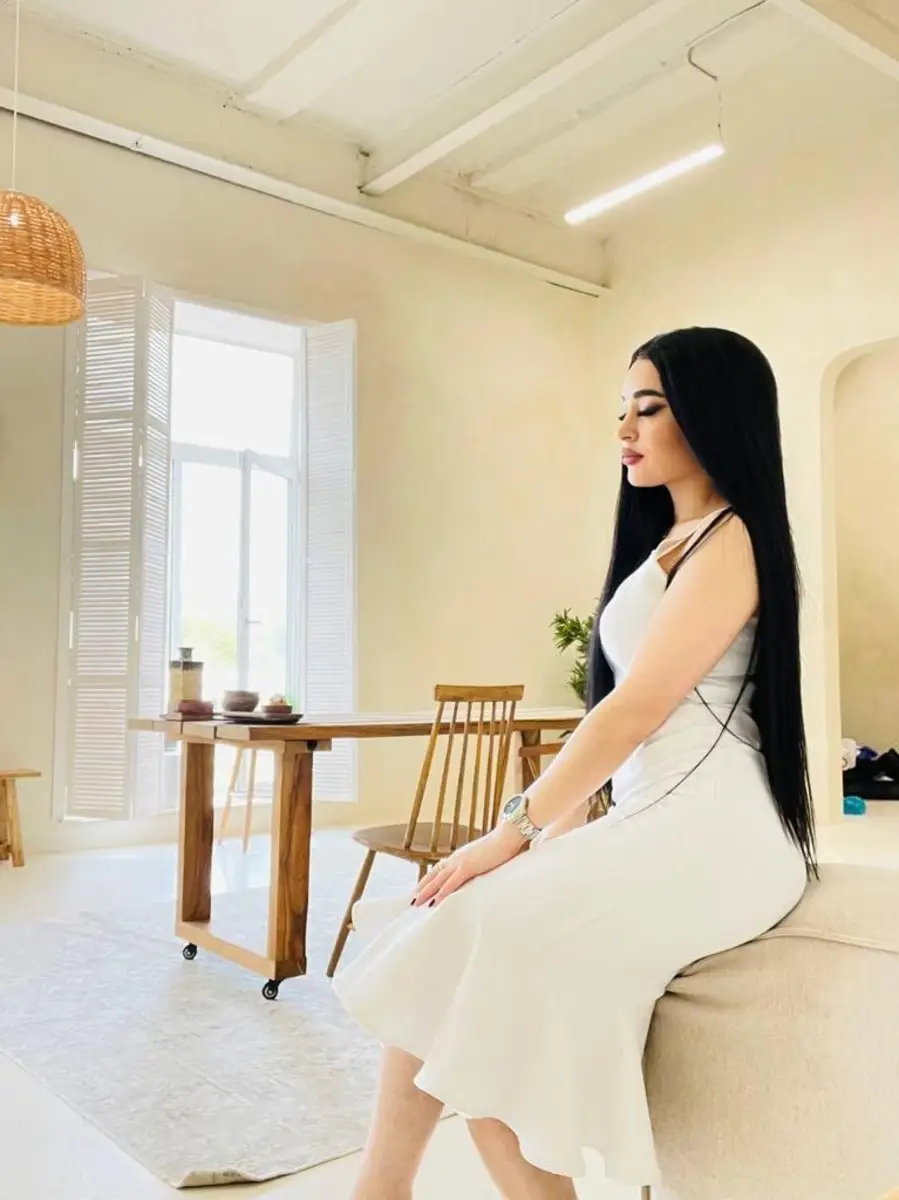 Samira escort a Parigi