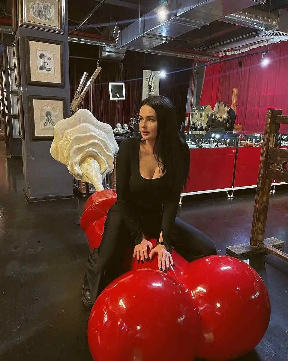 Zarina escort a Parigi