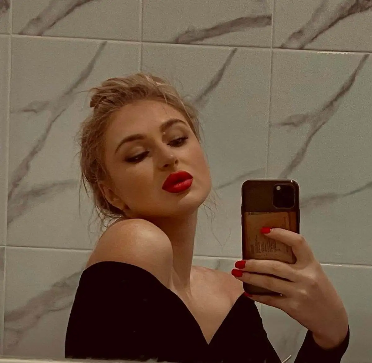 Zhenya escort in Paris